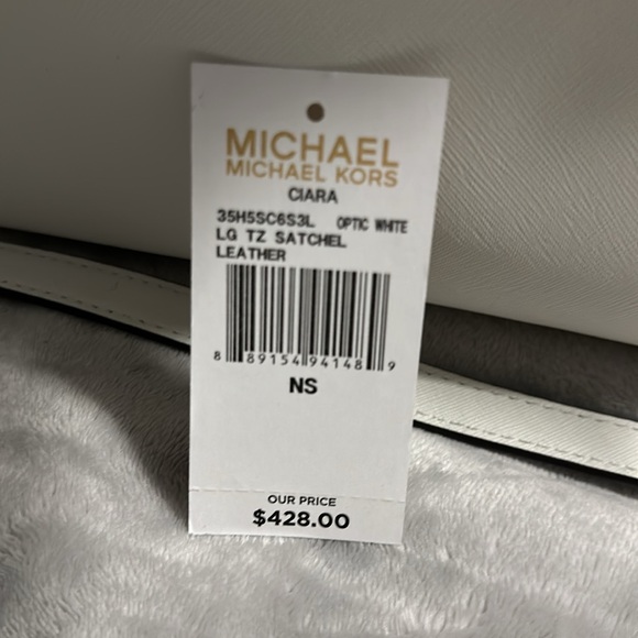 Michael Kors Handbag & Wallet - Picture 5 of 6